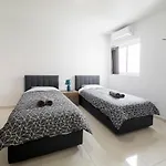 Seaview Flat 5 In Mellieha, Central, Nearby Beaches