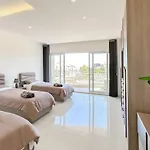 Seaview Flat 5 In Mellieha, Central, Nearby Beaches