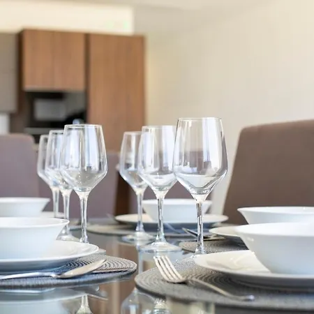 Flat 5 Seaview & View With Terrace, Nearby Beaches