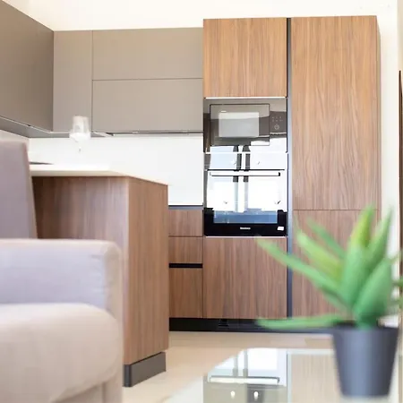 Flat 5 Seaview & View With Terrace, Nearby Beaches דירה *