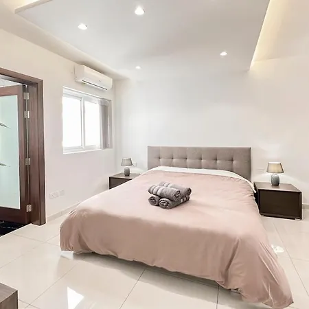 Flat 5, Seaview 3 Bedroom Apartment In Mellieha, Central, Nearby Beaches Mellieħa