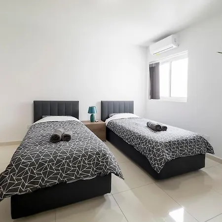Flat 5, Seaview 3 Bedroom Apartment In Mellieha, Central, Nearby Beaches