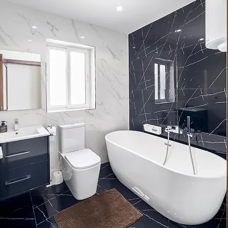 Flat 5 Seaview & View With Terrace, Nearby Beaches