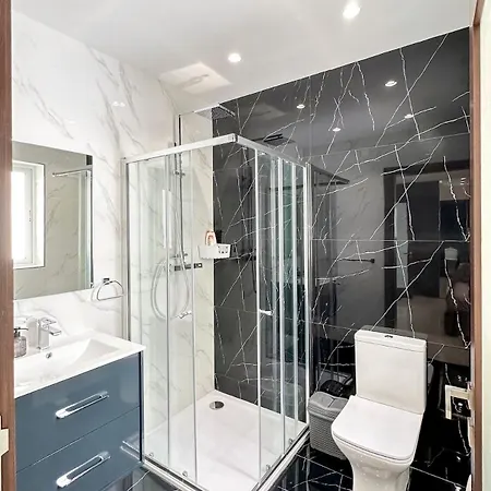 Flat 5 Seaview & View With Terrace, Nearby Beaches מליאהה