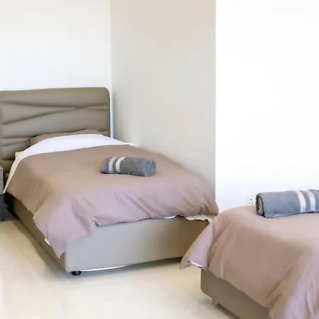 Flat 5, Seaview 3 Bedroom Apartment In Mellieha, Central, Nearby Beaches